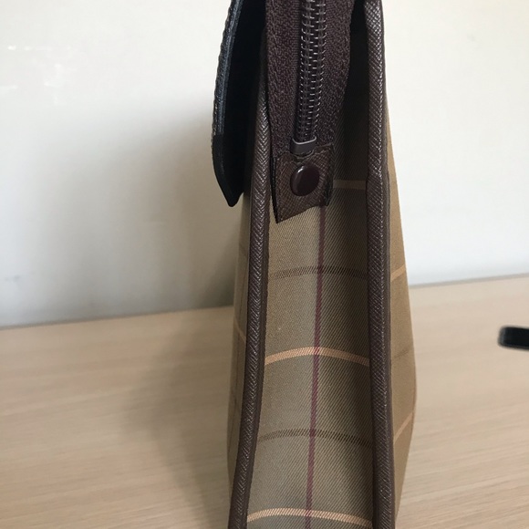 SEND me an offer😊 Burberrys clutch/ pouch🌹 - Picture 6 of 12